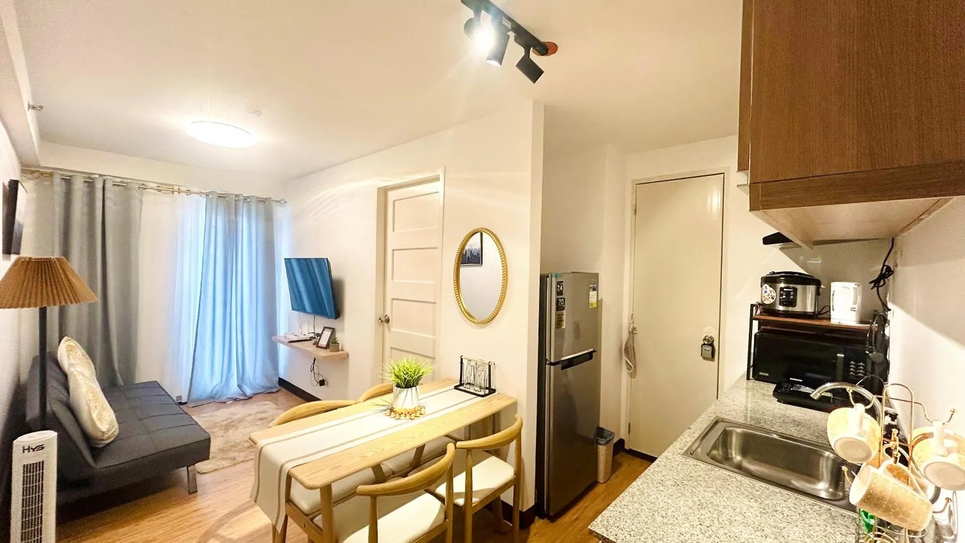 1 Bedroom Cozy Condo / Arezzo Place Davao Near Airport Philippines